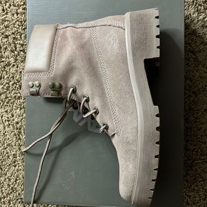 Timberland boots. Never worn. Women’s size 9. Carnaby cool 6IN MD GRY.